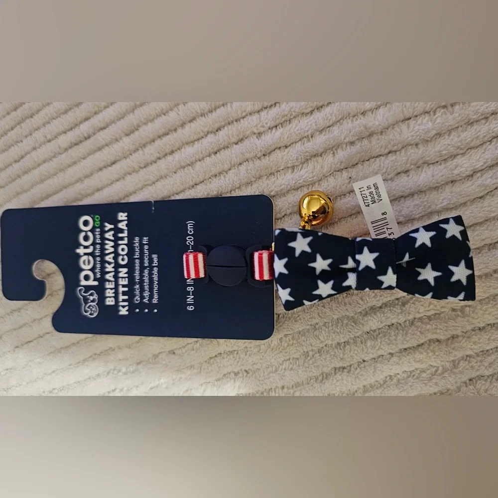Petco Stars & Stripes Kitten Collar with 3pk of Patriotic Collar Charms